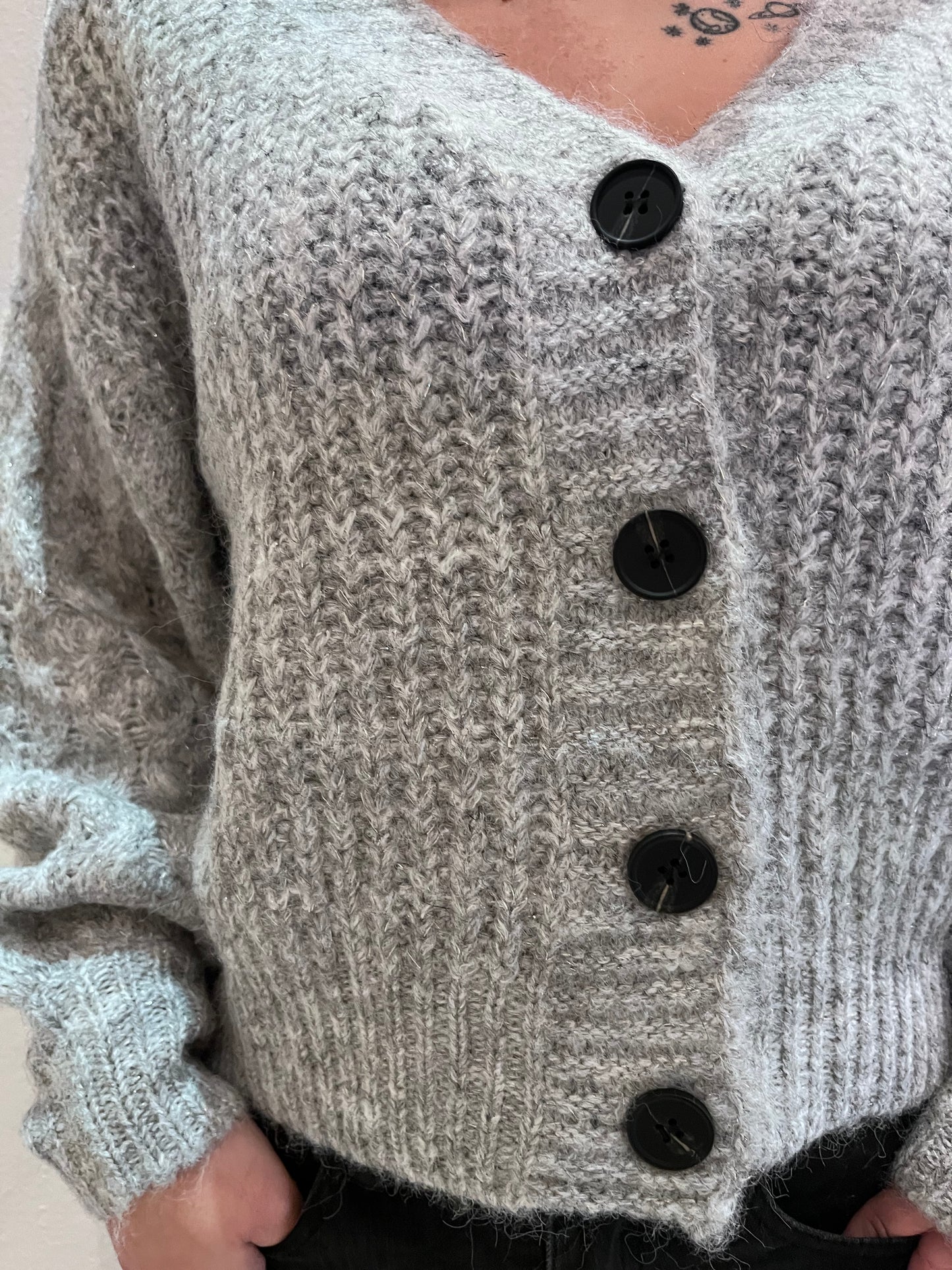 Cardigan over grigio