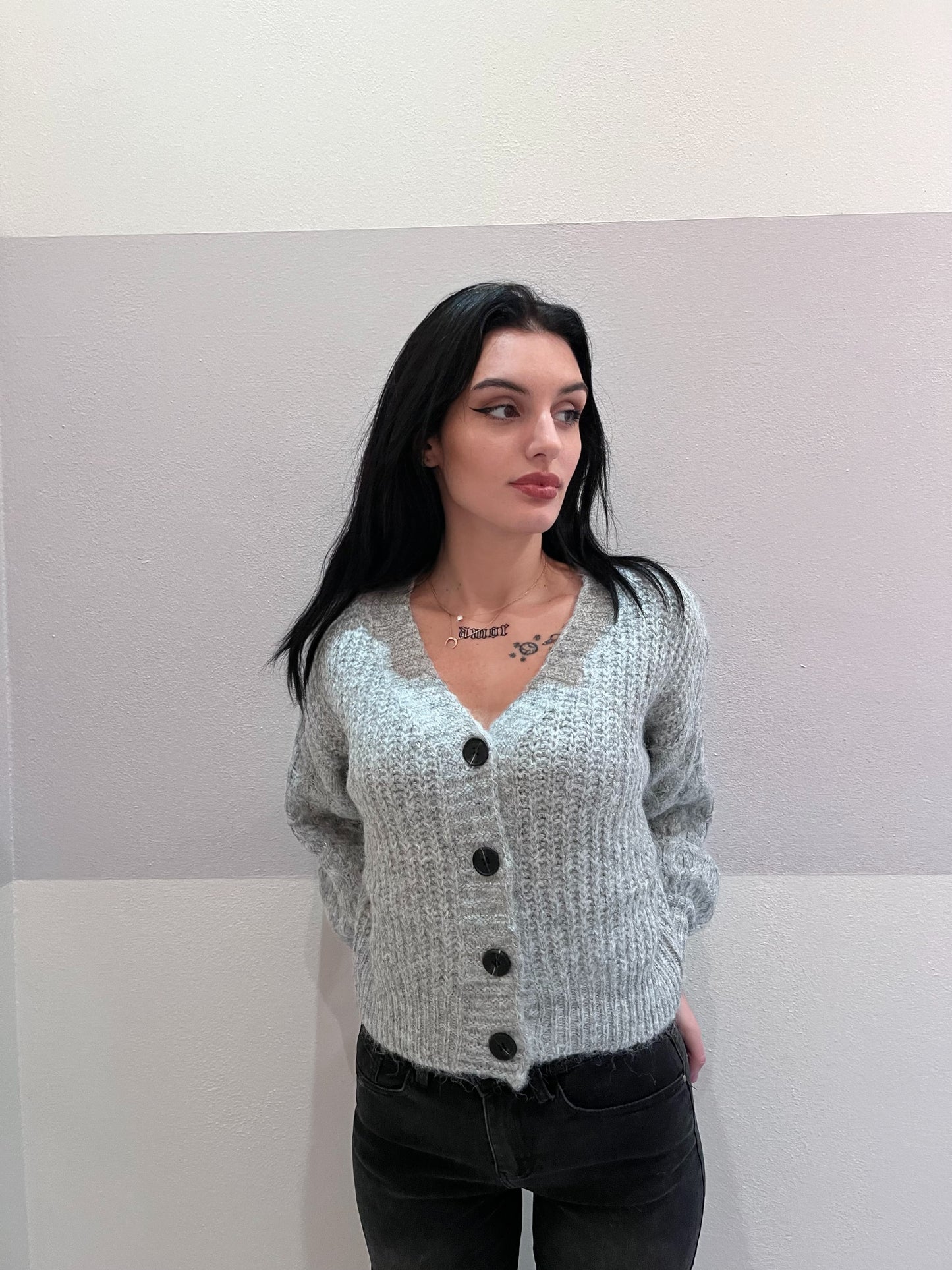 Cardigan over grigio