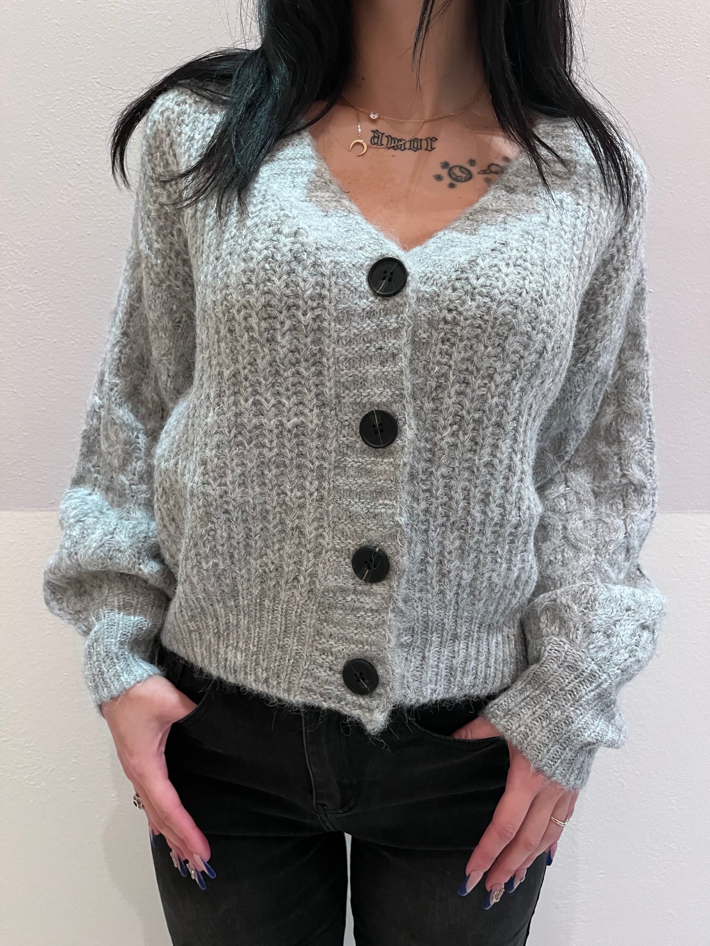 Cardigan over grigio